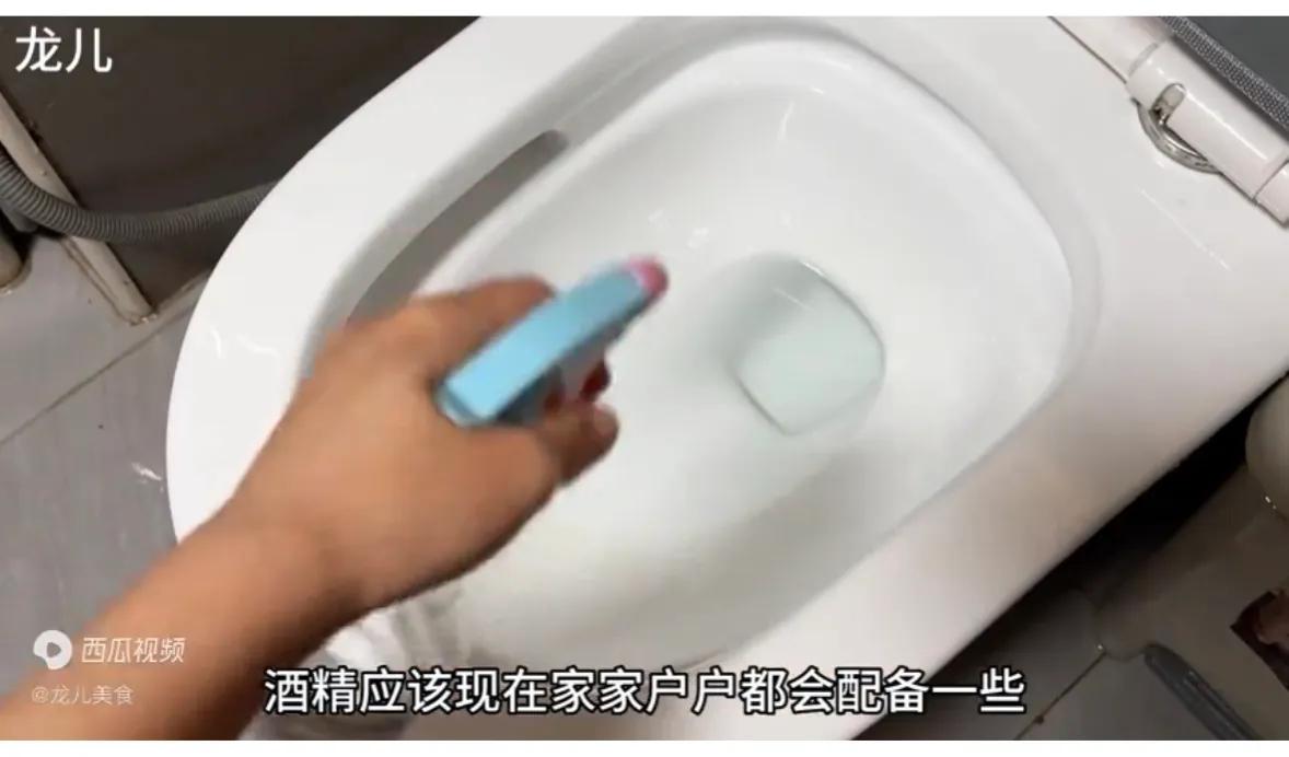 马桶脏有黄渍厚厚一层怎样解决,马桶里面黄渍怎么去除