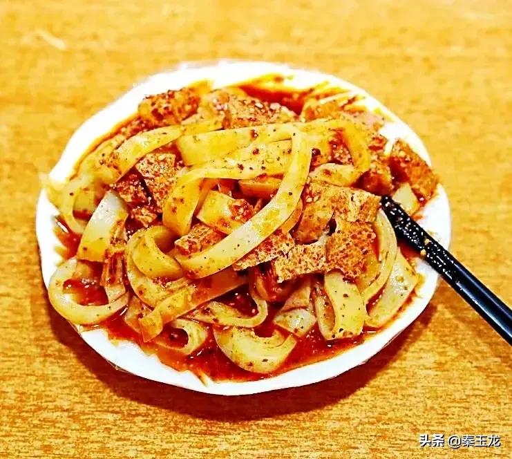 平凉美食羊肉泡,甘肃平凉市美食羊肉烩面
