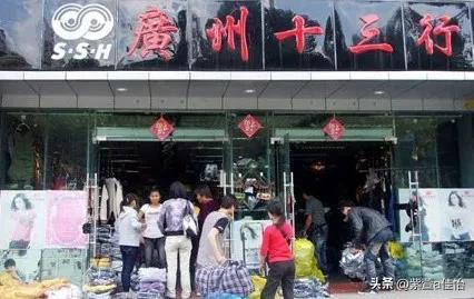 摆摊卖衣服和卖鞋哪个好一些,摆摊卖衣服和卖饰品哪个好