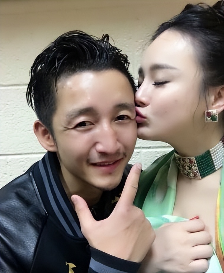 争议！邹市明变身博士祝福高考生好运，网友：谁给你发的毕业证？