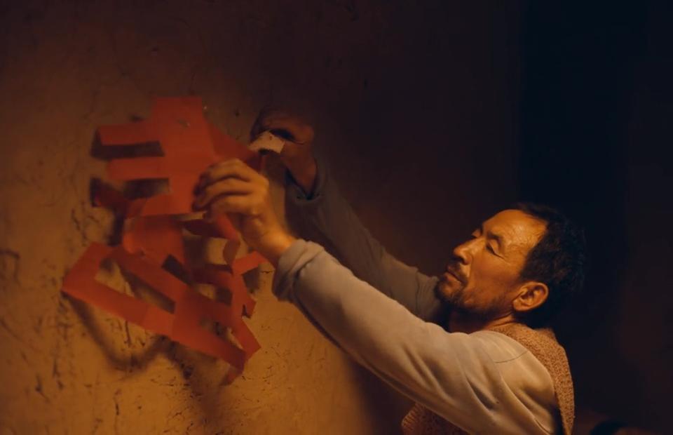 不曾拥有，就不会悲伤。《隐入尘烟》背景中的「囍」字