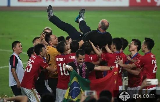 对足球深深的爱,对足球的爱情和热爱