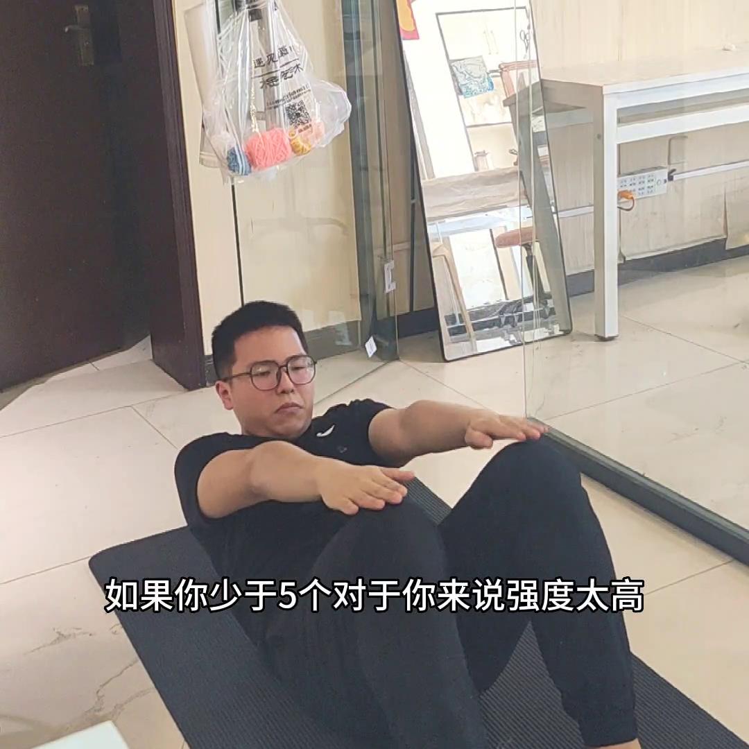 腰椎间盘突出可以练习卷腹操吗,腰间盘突出能做卷腹动作吗