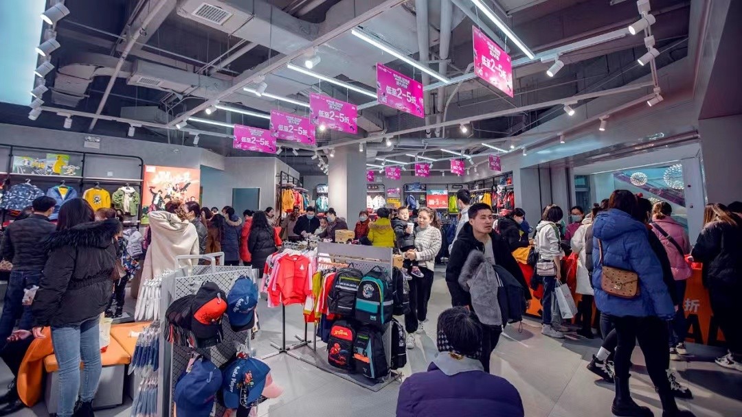 “618”出现反常一幕，奥莱唯品会备受欢迎，年轻人变了