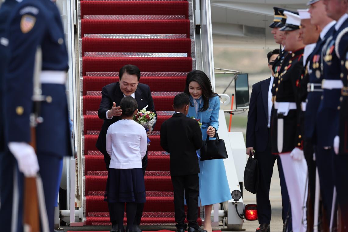 金建希穿韩服在美国,金建希穿衣风格