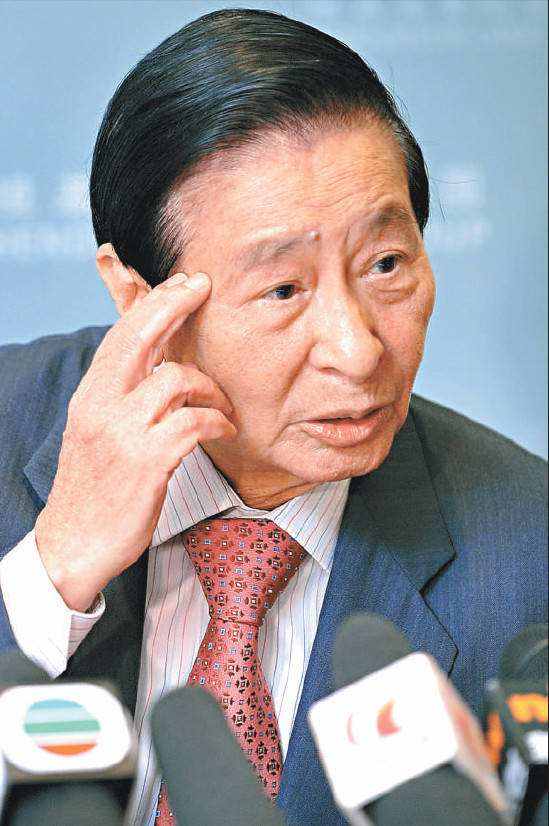 他生于广东，12岁能做黄金，炒股赚700亿，儿媳生子他奖励18.2亿