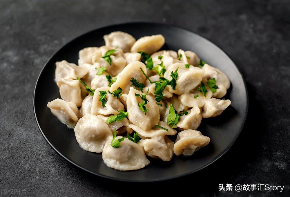 陪着俄罗斯女友回娘家，湖南人见识到了什么是战斗民族的酒蒙子