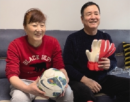 女足朱钰父母,女足门将朱钰现场