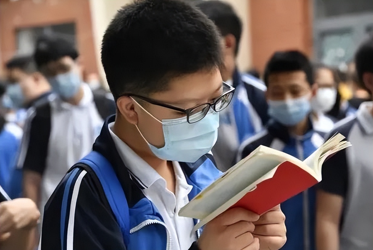 中考2022年300分能上普通高中吗,中考612分无缘高中