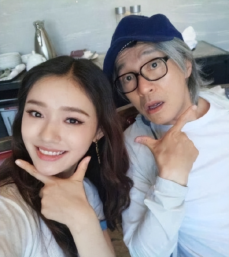 周星驰带林允出场美人鱼路演,林允卡点为周星驰送上生日祝福