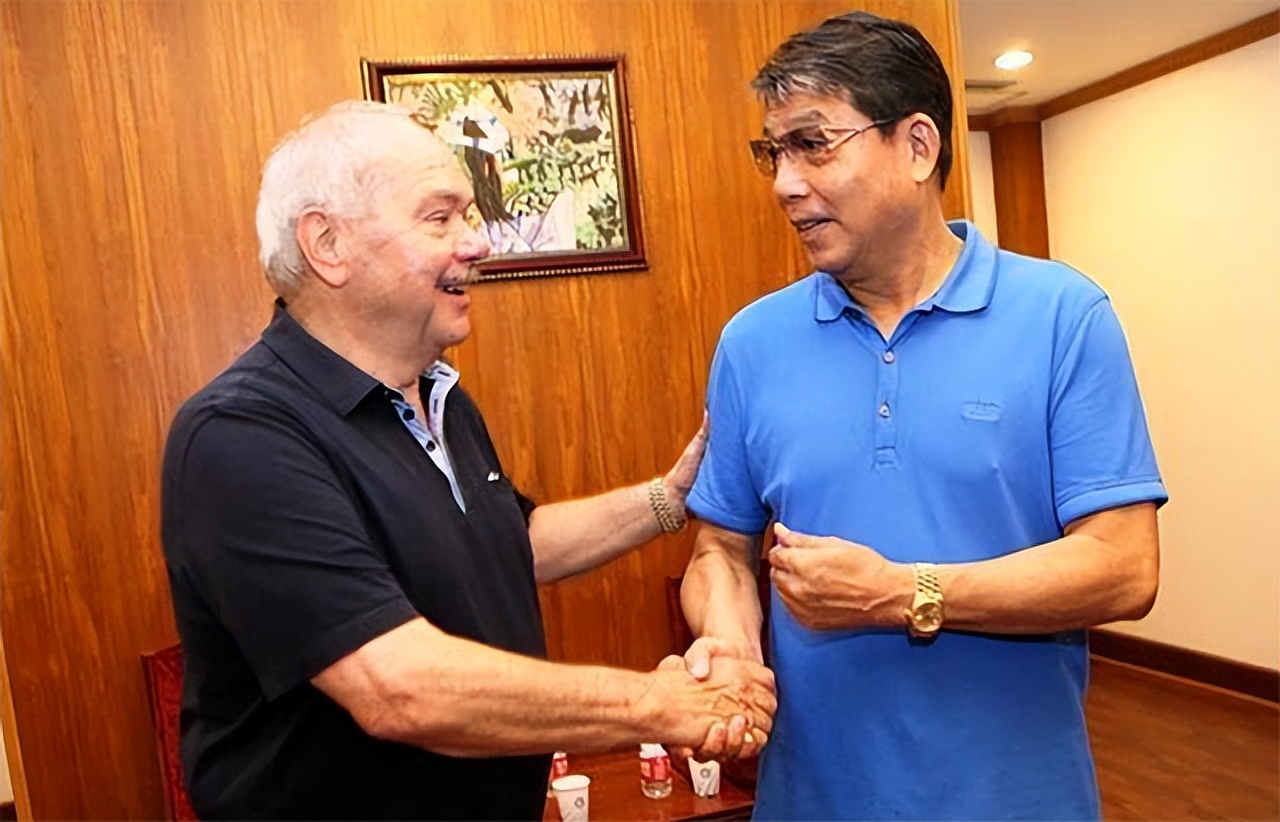 “国际*子骗**”施拉普纳：万人吹捧上春晚，球队爆冷万人嫌