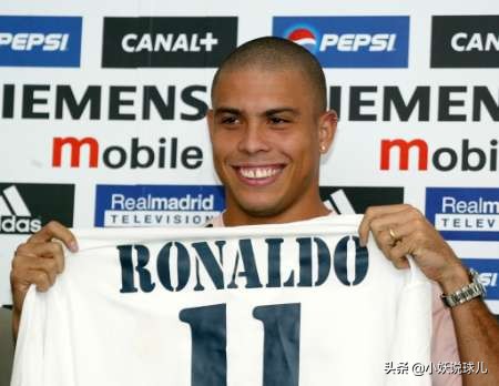 世界球星罗纳尔多身价排名,外星人罗纳尔多足坛最惊艳表演者