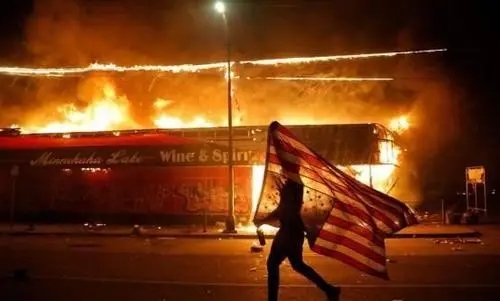 50万美军靠近中国，解放军两大动作亮明态度，冲突后果美承受不住