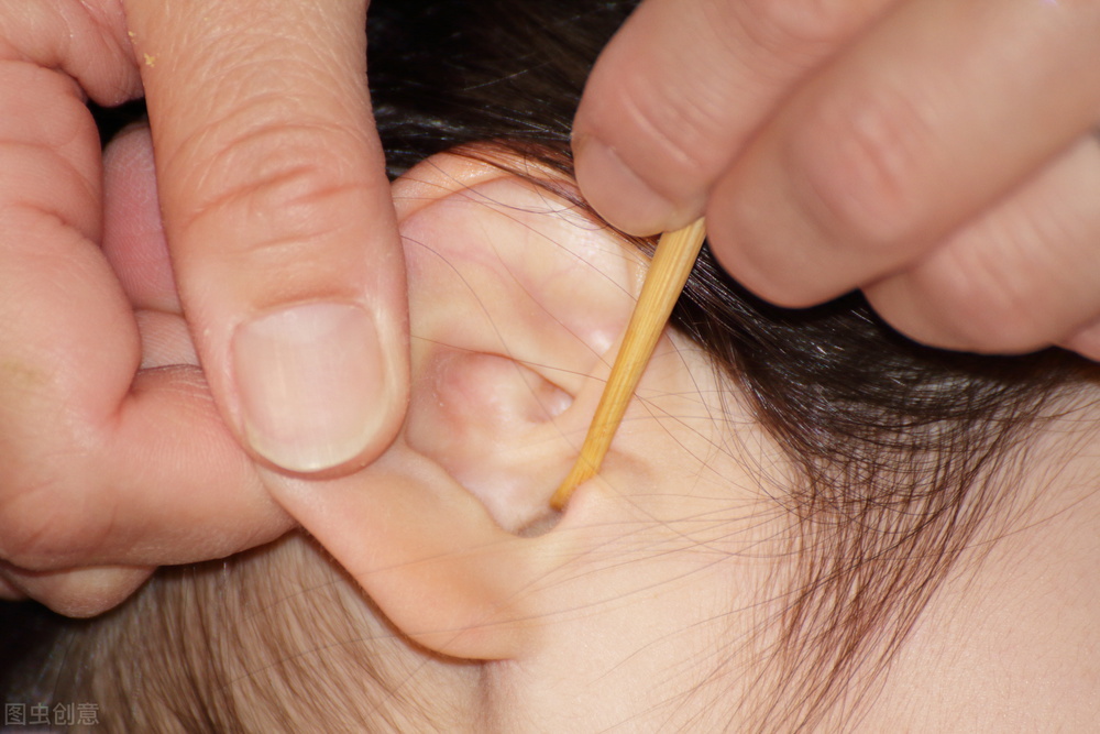 一个爱掏耳朵的人迟早要出问题,经常掏耳朵的人最后都怎么样了