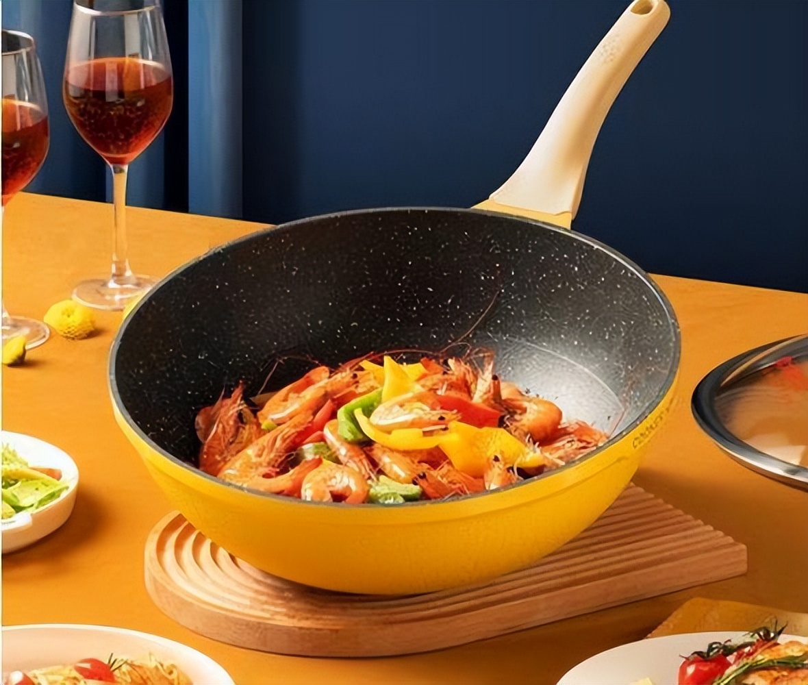 不粘锅会释放有毒物质吗,不粘锅有划痕到底有没有毒