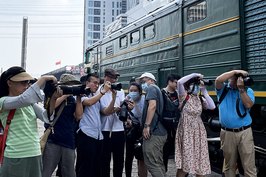 学习摄影专业需要多少钱,学习短期摄影需要多少钱