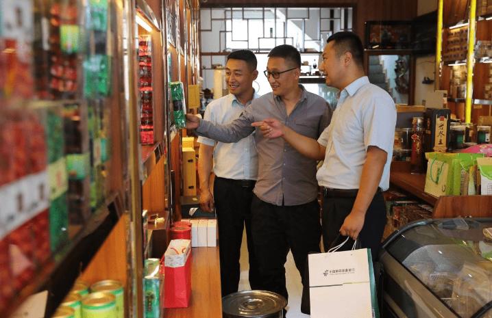 存钱存农村信用社还是农业银行好,邮政银行和农村信用社存钱靠谱吗