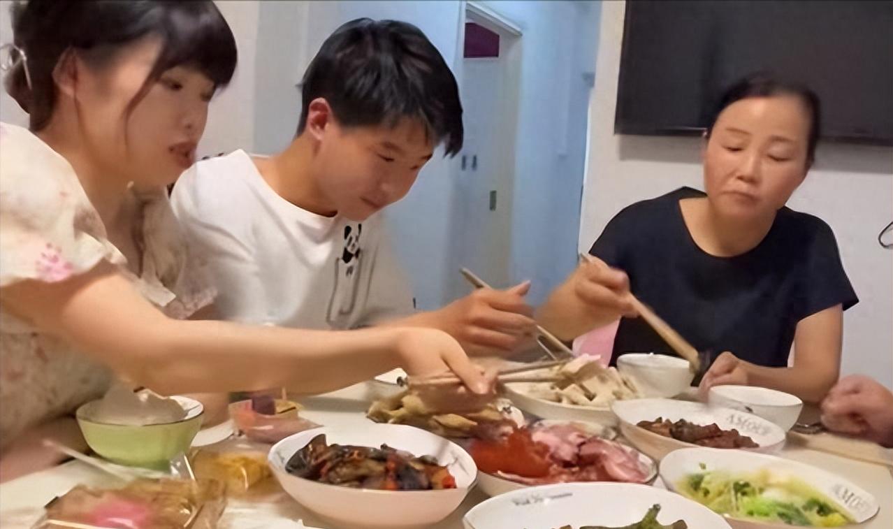 老公欠债30万我该不该跟他离婚,离婚3年了前夫欠债