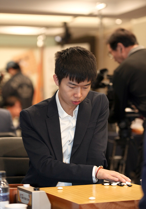 lg杯柯洁对阵申旻埈,LG杯柯洁胜申旻埈