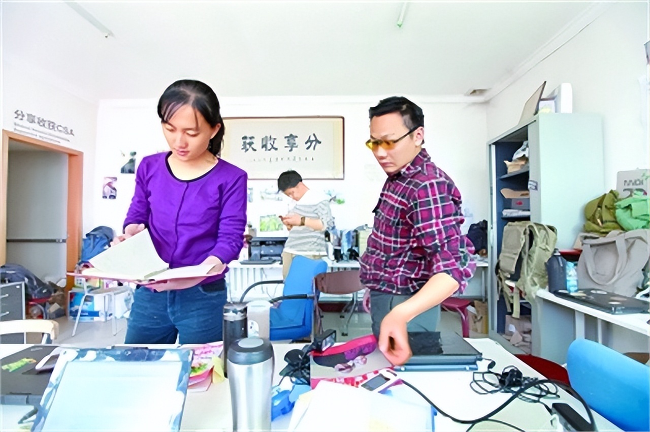 清华女博士放弃高薪工作,清华女生放弃百万年薪去乡村教书