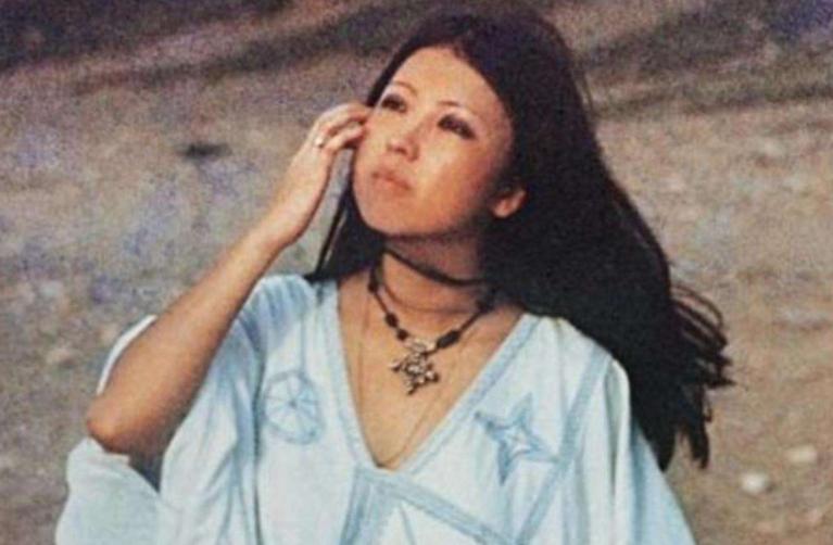 荷西去世12年，三毛自缢身亡：只要母亲同意，我可以快快乐乐去死