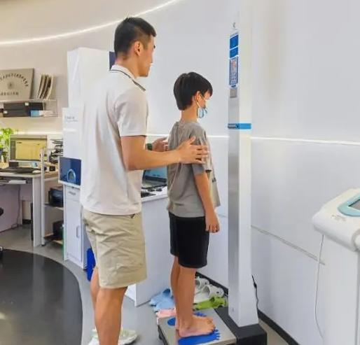 沈月初一身高,沈月身高只有一米五吗