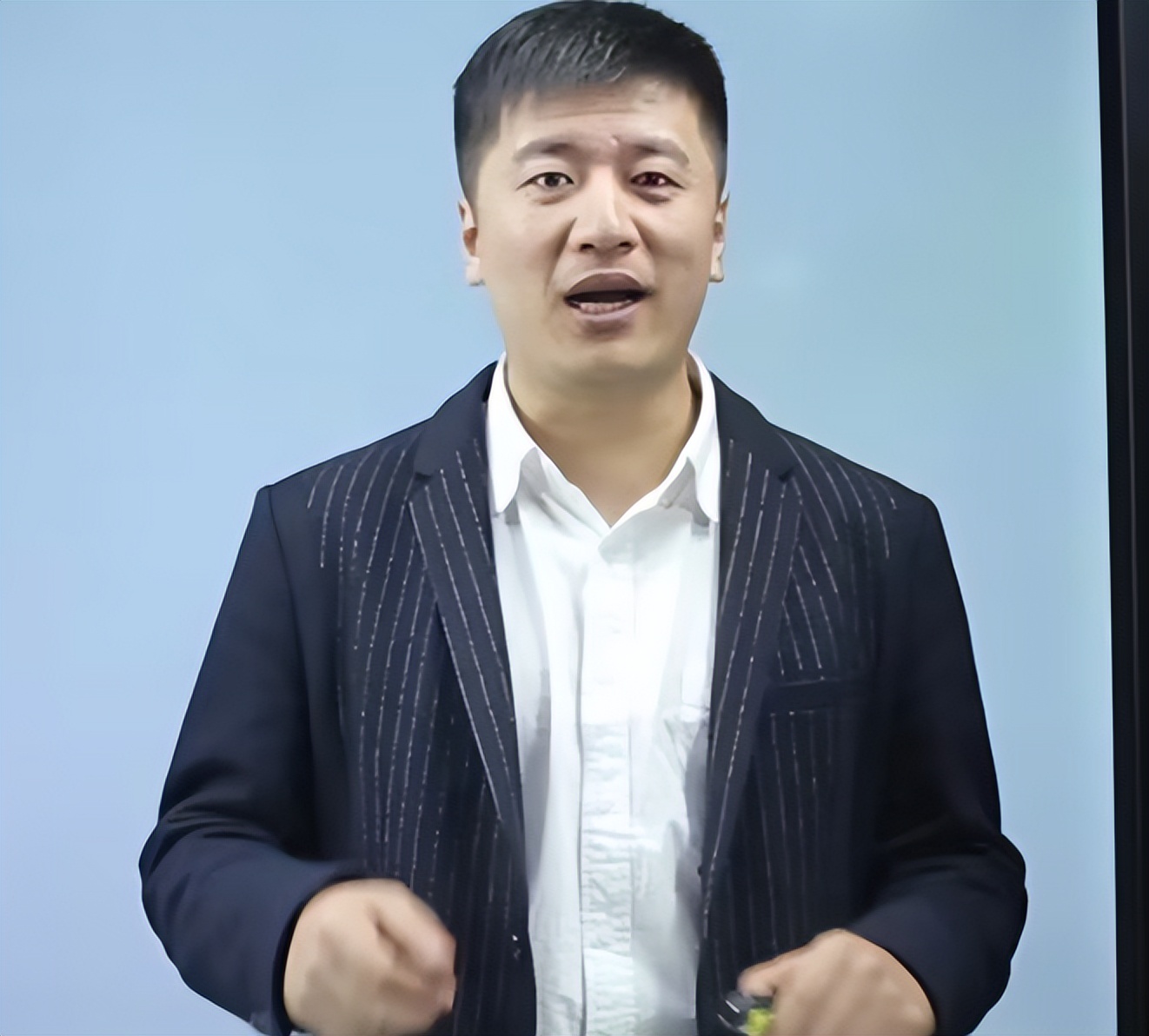 张雪峰最不建议的三个专业,张雪峰建议普通人学哪些专业