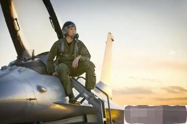 战斗机频繁飞行怎么回事,战斗机飞行员内急怎么办