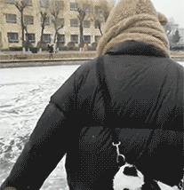 现在女大学生太开放,这么隐私的东西露在外面,男人看了都脸红了