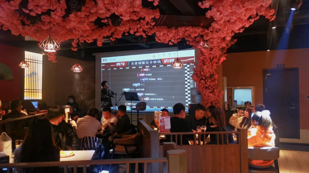 年轻人都喜欢开酒馆,年轻人喜欢开酒馆