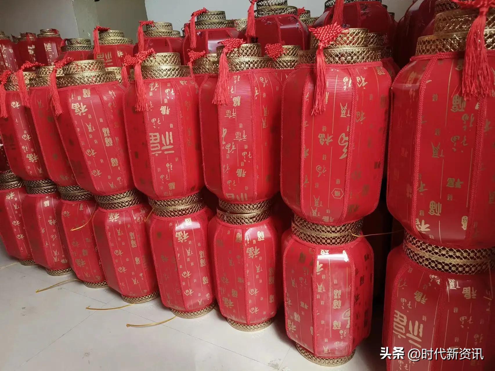 灵丘县东河南镇灯笼生产帮扶车间照亮村民致富路