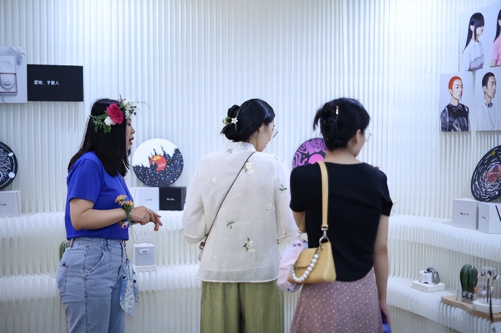 听“夏”乐旷的声音,感受陶瓷耳机的魅力