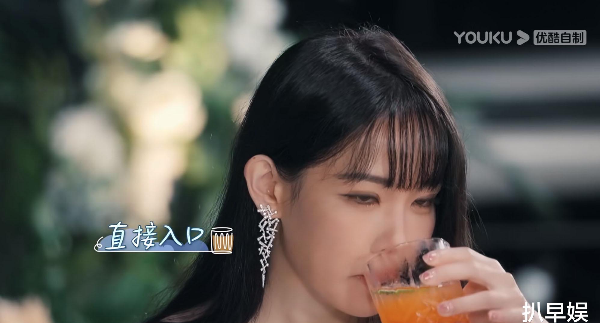 听子撩男手段跟杨汝晴没法比,喜欢“间接接吻”,还想看男性胸肌