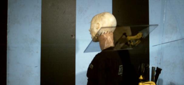 据说台风的时候，要把家里的窗户都打开，这样可以减小风的阻力