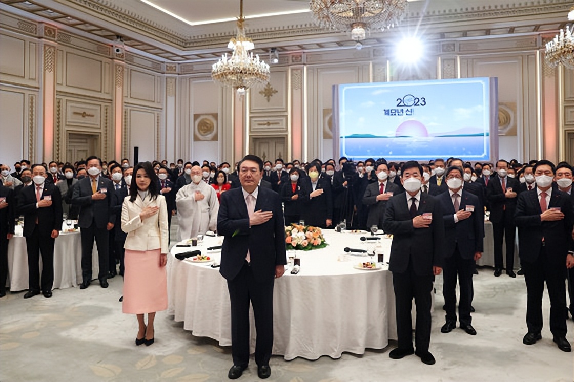 韩国总统文在寅夫人今年多大岁数,韩国前总统文在寅的个人简历