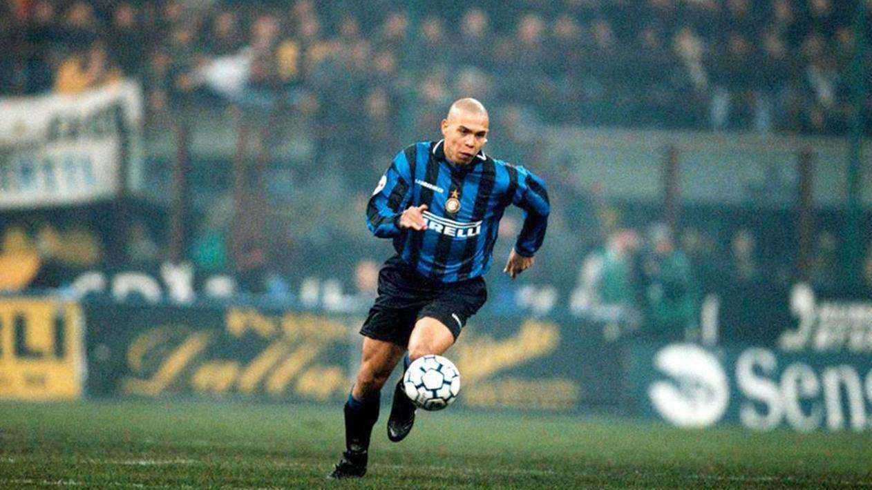 谁才是足坛历史第一人,谁是足坛第一中锋