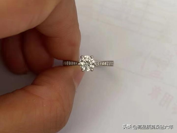 锆石和莫桑钻哪个更值得买,莫桑钻和锆石哪个更值得购买