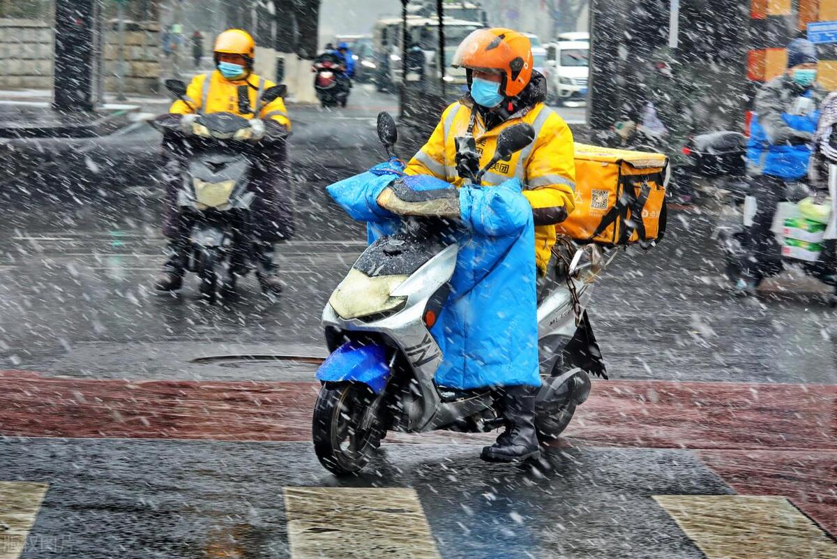 外卖小哥海阔天空完整版,外卖小哥弹钢琴完整版