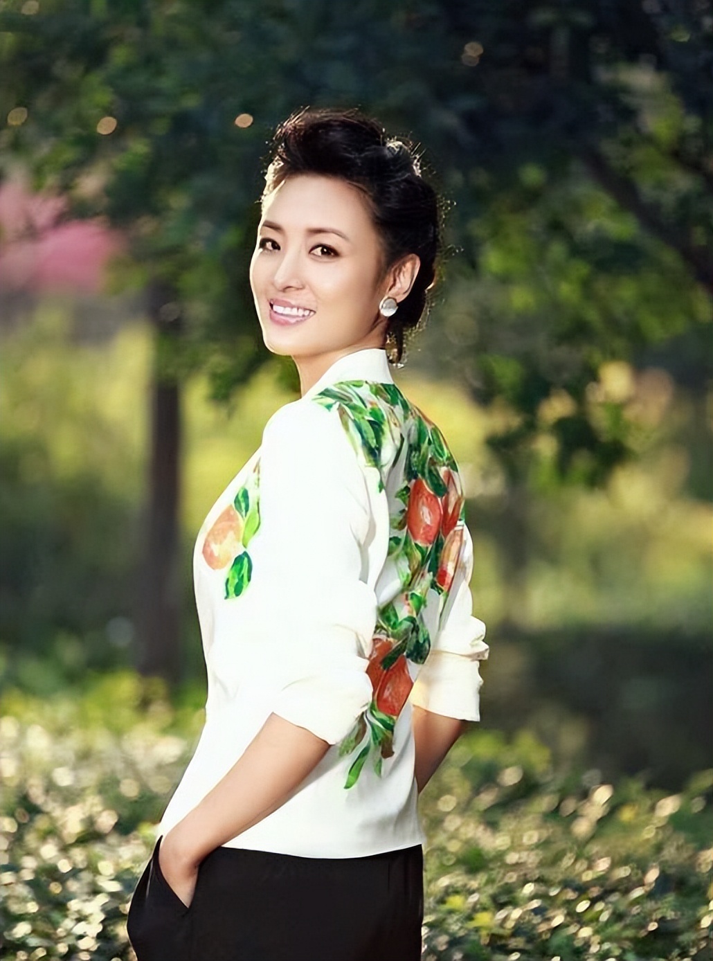 美女周涛：离开才子改嫁富豪，真实内幕不世俗