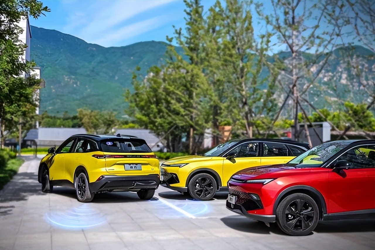 看世界杯你想做“人生赛场”统治者？“高智商选手”北汽魔方来了