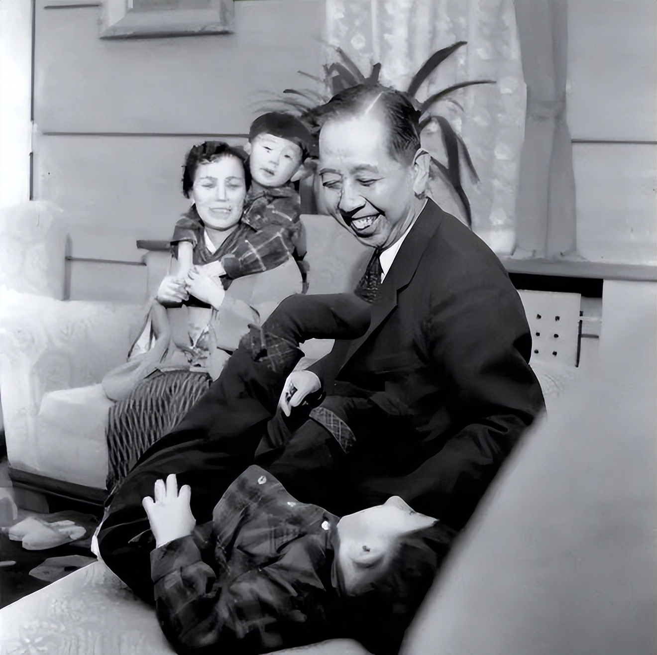 安倍洋子去世了吗,安倍晋三父亲去世