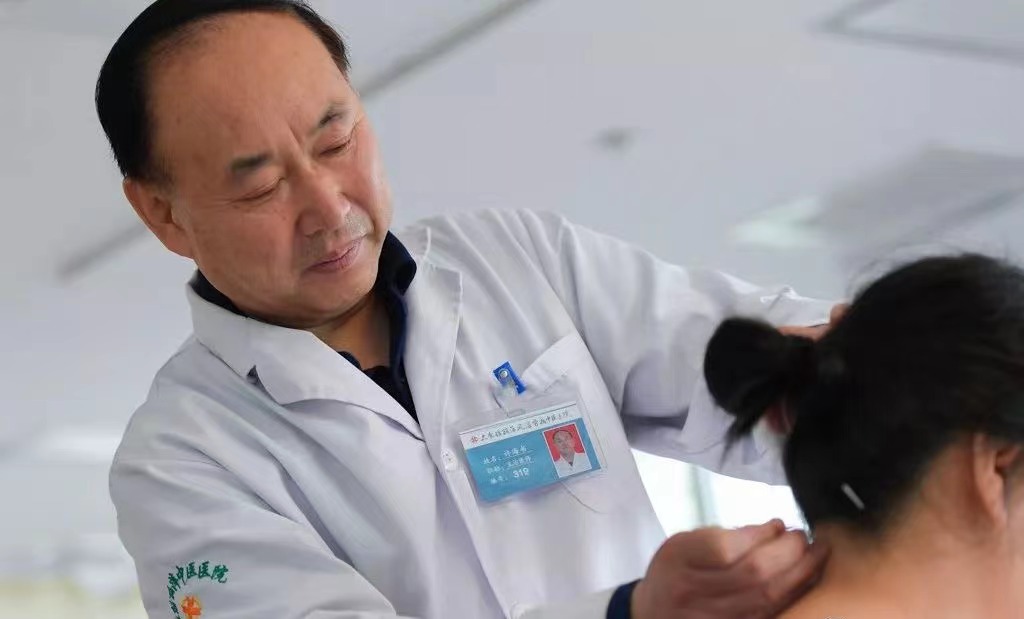 将军人豪情寄托于银针毫末——访太原侯丽萍风湿骨病中医医院针灸科主任许海书