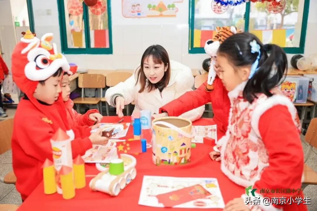 南京市长江路小学一年级开展“畅畅笑笑”乐评园活动