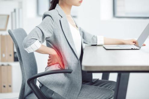 脊柱有点侧弯怎么自我矫正,19岁脊柱侧弯戴支具还能矫正吗