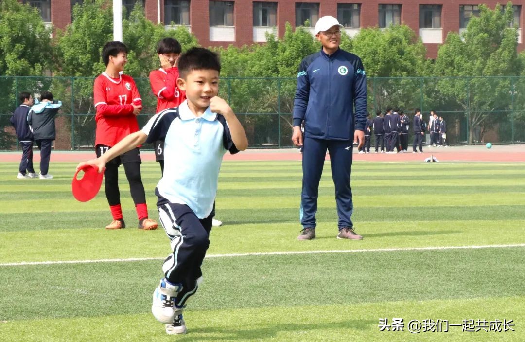 萌娃爱足球勤志全衔接：机关二园与历城二中足球队员联谊活动