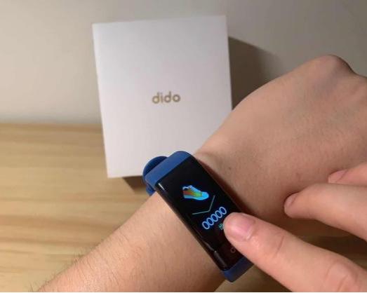 送父母的智能手环推荐,智能手环老年人推荐买哪一款