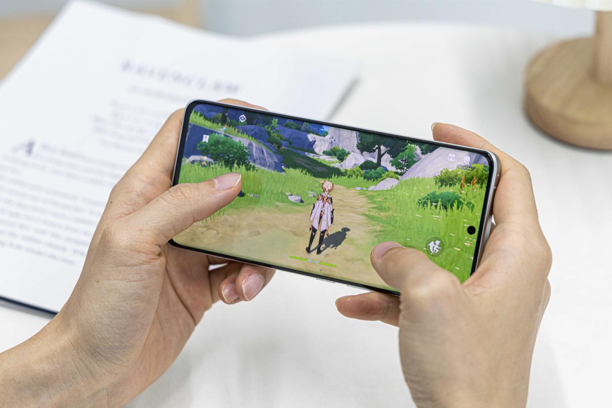 游戏手机与旗舰机买哪一款更合适,现在什么游戏手机值得入手旗舰机