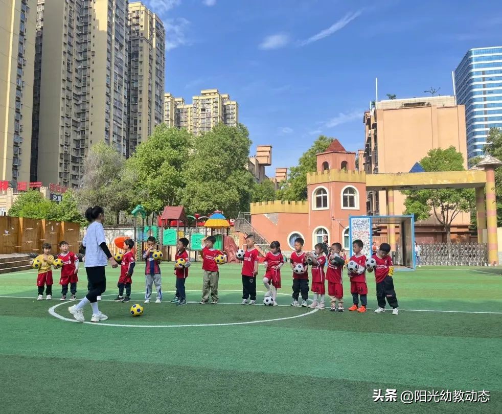 岳池县小学足球比赛,足球大比拼幼儿园游戏