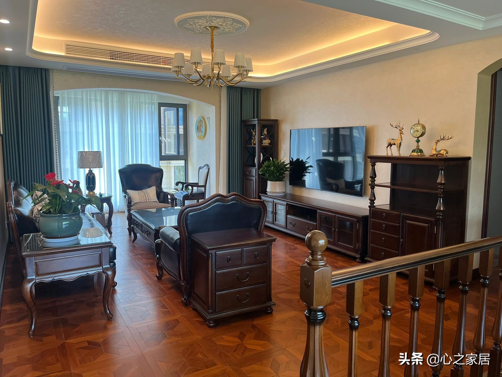 美式挑空栏杆装修效果图,美式装修风格过道全屋效果图