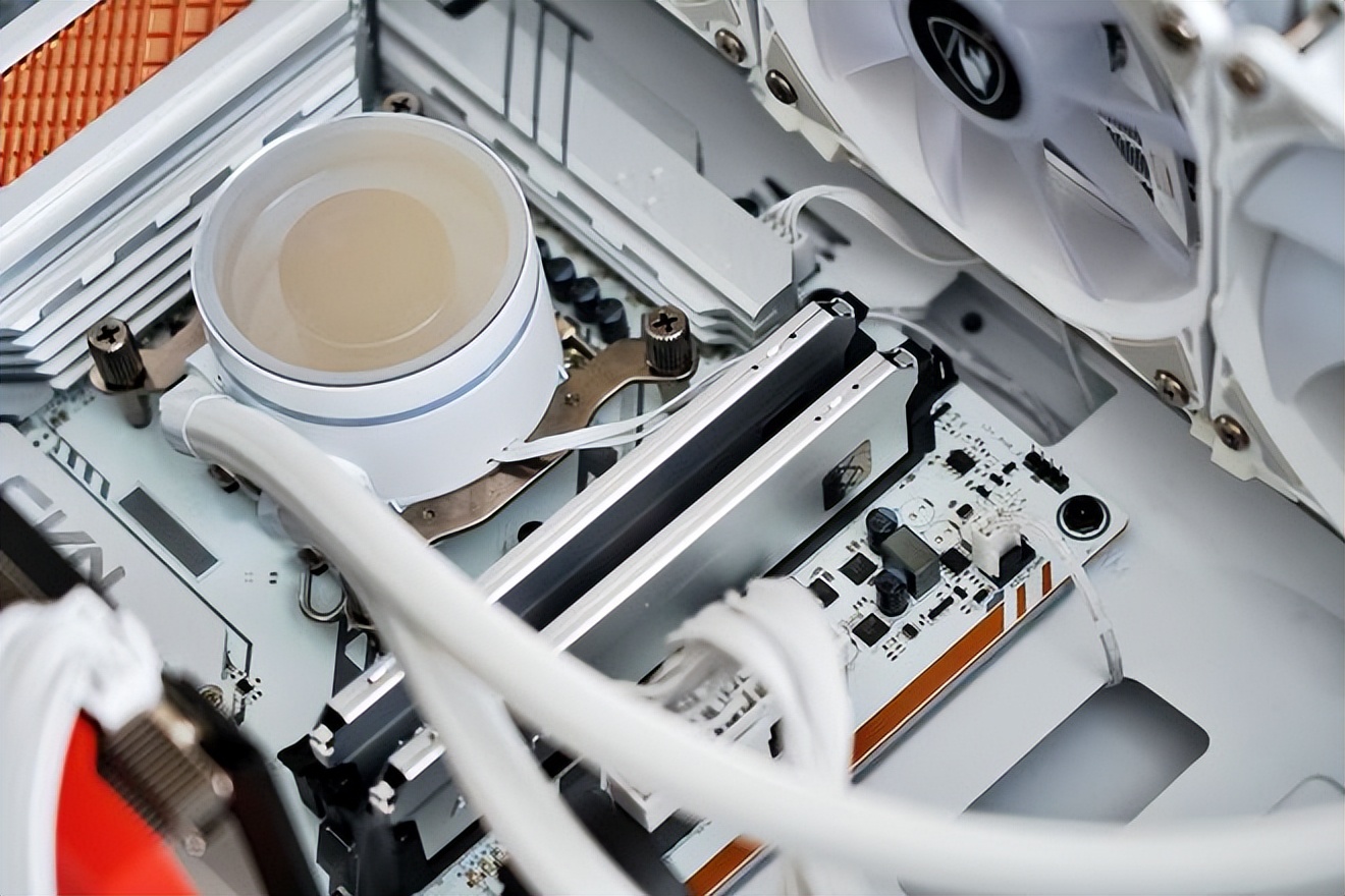 双11装机汇报：13700KF+七彩虹Z790+骨伽天吴T5水冷投入1个W